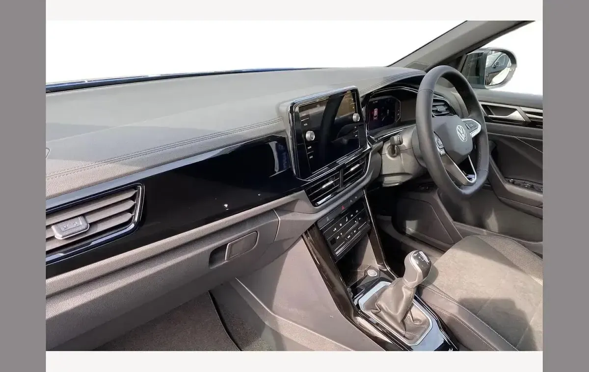 New VW T-Roc Design 115 HP (84 kW) 2026 Blue SUV
