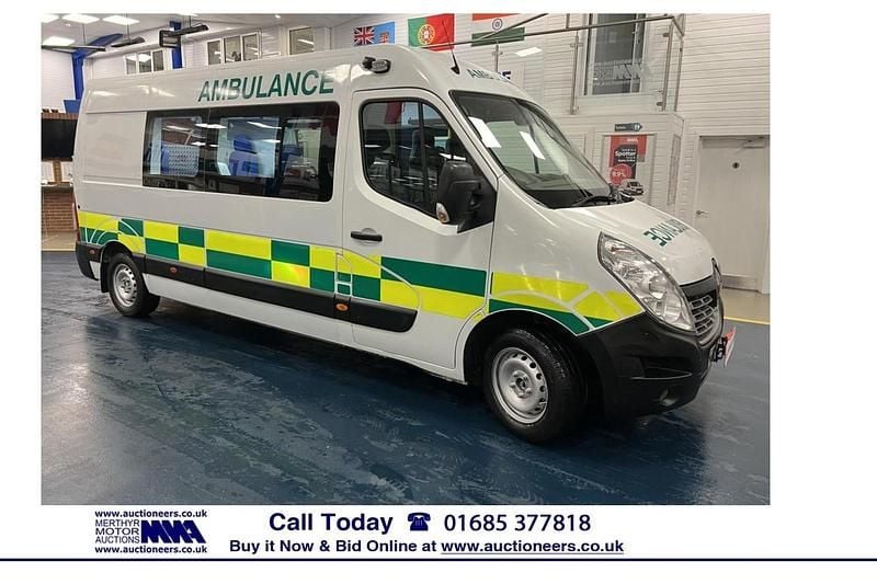 White Used 2016 Renault Master MPV | £7,768 - Image 1/4