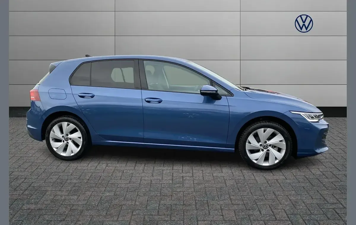 Used VW Golf VIII Match 147 HP (108 kW) 2024 Blue Hatchback