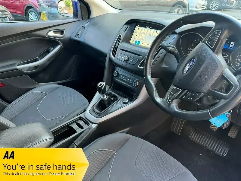 Używany Ford Focus Zetec 125 KM (91 kW) 2018 Niebieski Hatchback