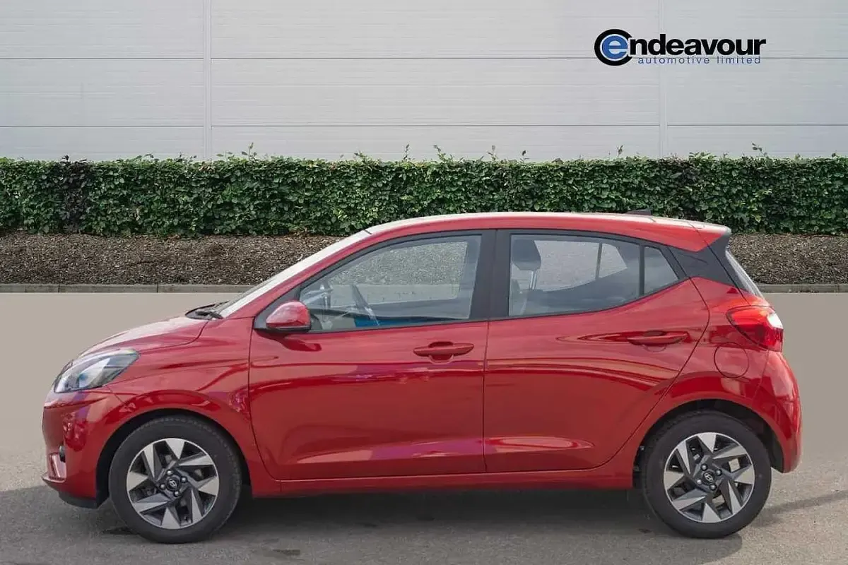 Używany Hyundai i10 Advanced 83 KM (61 kW) 2025 Czerwony Hatchback