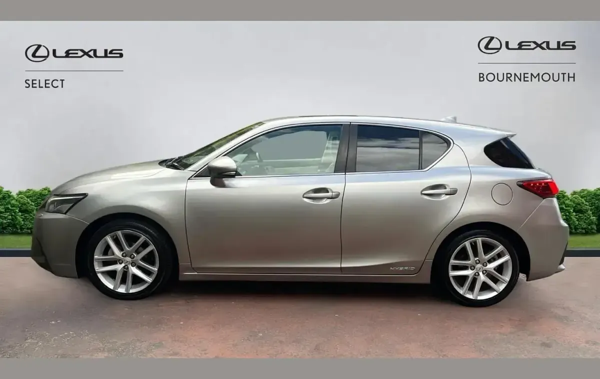Used Lexus CT200h 136 HP (100 kW) 2018 Silver Hatchback