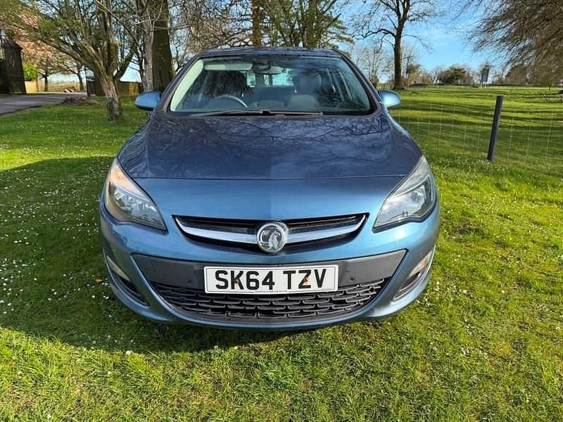Used Vauxhall Astra Design Edition 2014 Blue