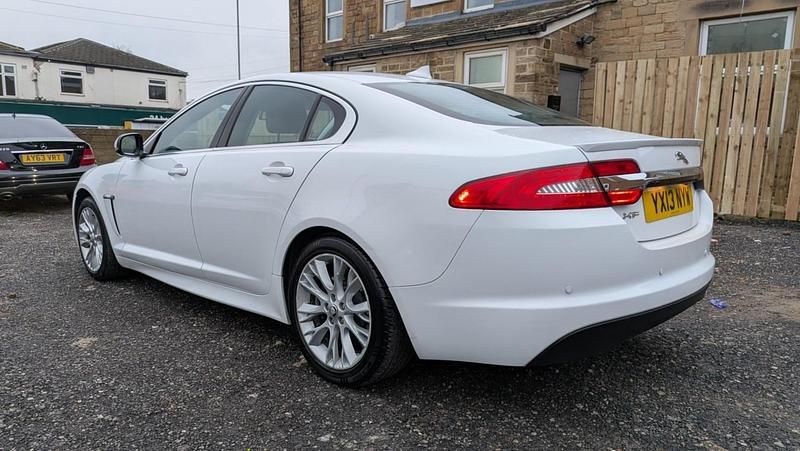 Used Jaguar XF 200 HP (147 kW) 2013 White Sedan