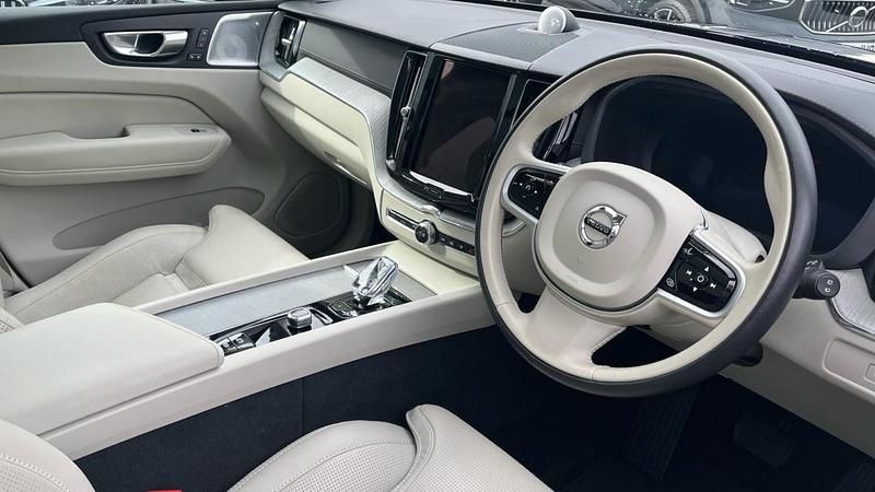 Used Volvo XC60 Ultra 247 HP (181 kW) 2025 Black SUV