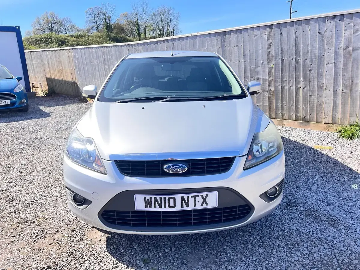 Used Ford Focus Zetec 99 HP (72 kW) 2010 Silver Hatchback