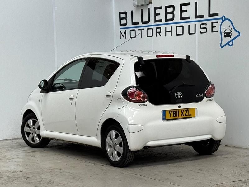 Begagnad Toyota Aygo 68 HK (50 kW) 2011 Vit Halvkombi