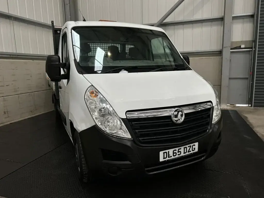 Used Vauxhall Movano 125 HP (91 kW) 2015 White MPV