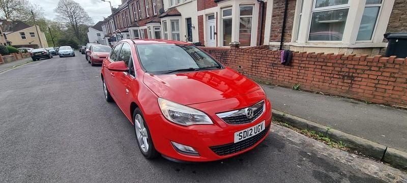 Begagnad Vauxhall Astra SRi 2012 Röd Halvkombi