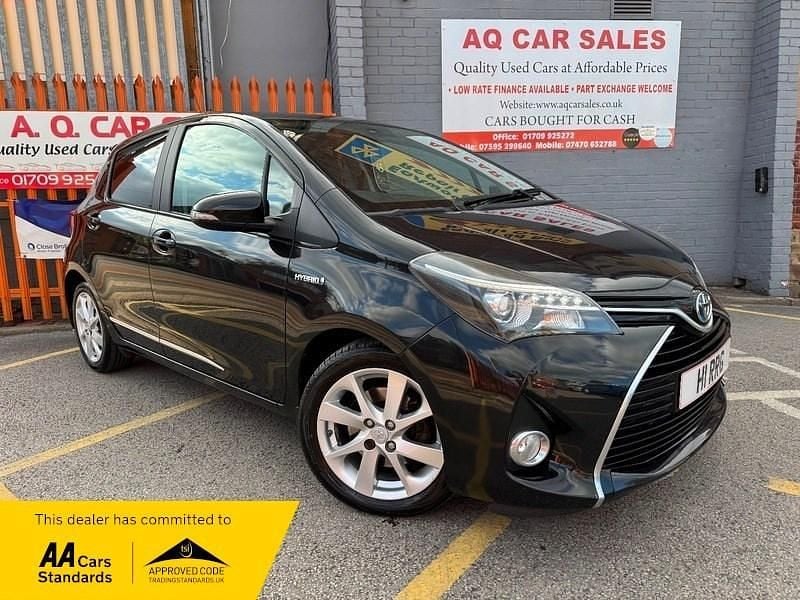 Black Used 2014 Toyota Yaris Hybrid | £9,490 (Fair price) - Image 1/4