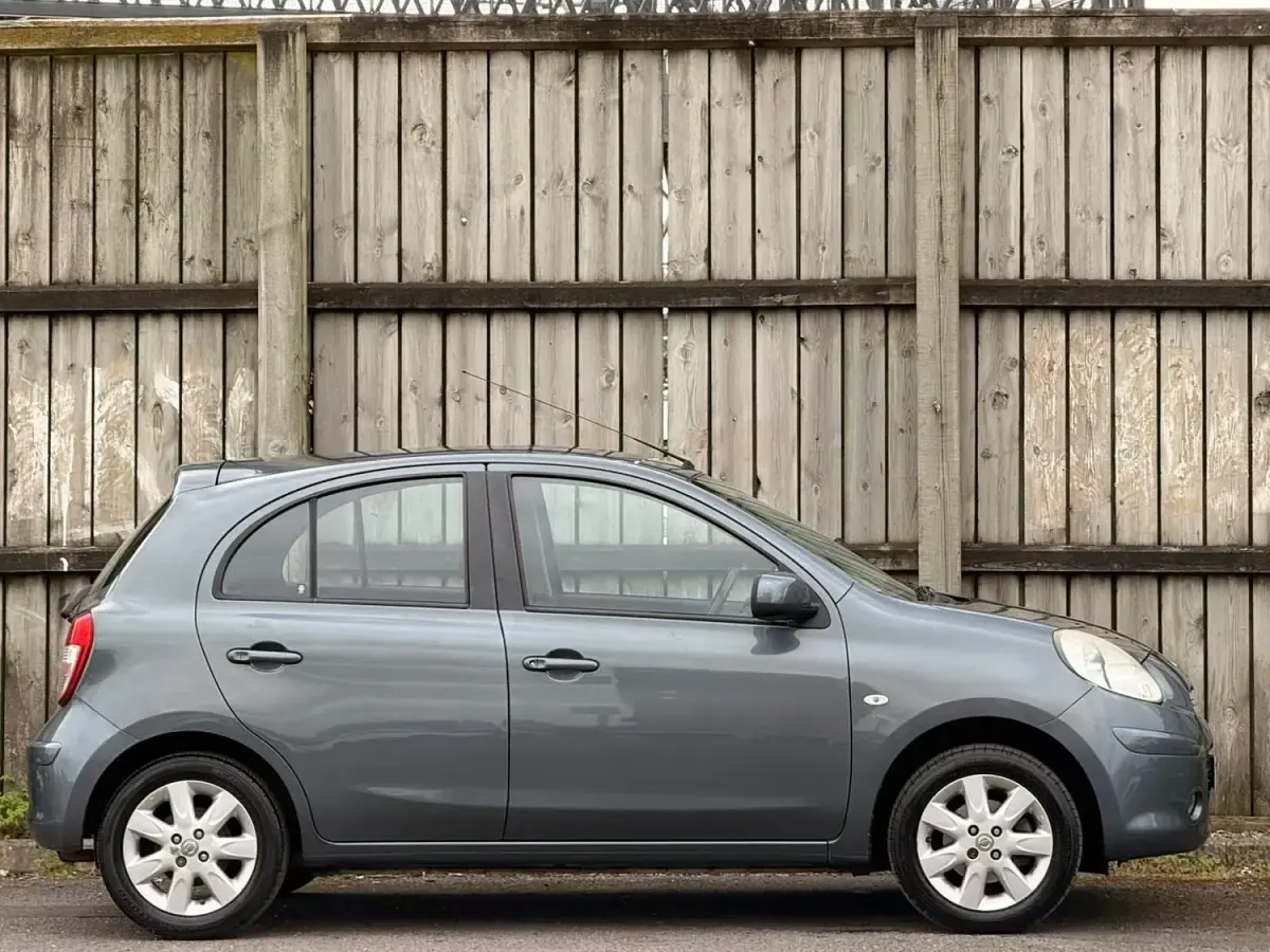 Begagnad Nissan Micra Acenta 80 HK (58 kW) 2013 Grå Halvkombi