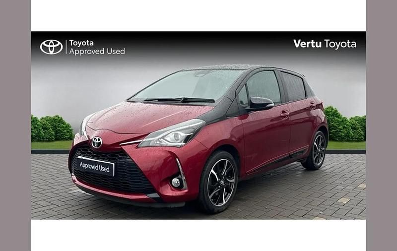 Used Toyota Yaris 111 HP (81 kW) 2017 Red Hatchback
