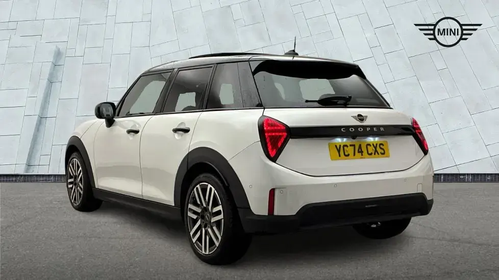 Used Mini Cooper Classic 154 HP (113 kW) 2024 White Hatchback