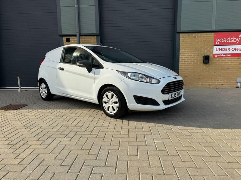 Used Ford Fiesta 75 HP (55 kW) 2015 White Van