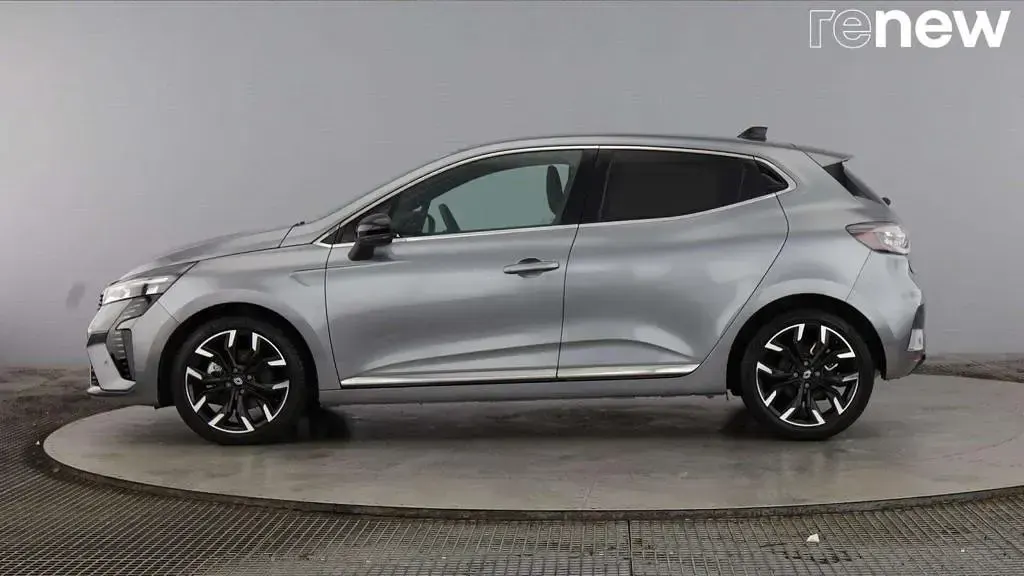 Used Renault Clio Techno 143 HP (105 kW) 2025 Grey  Hatchback