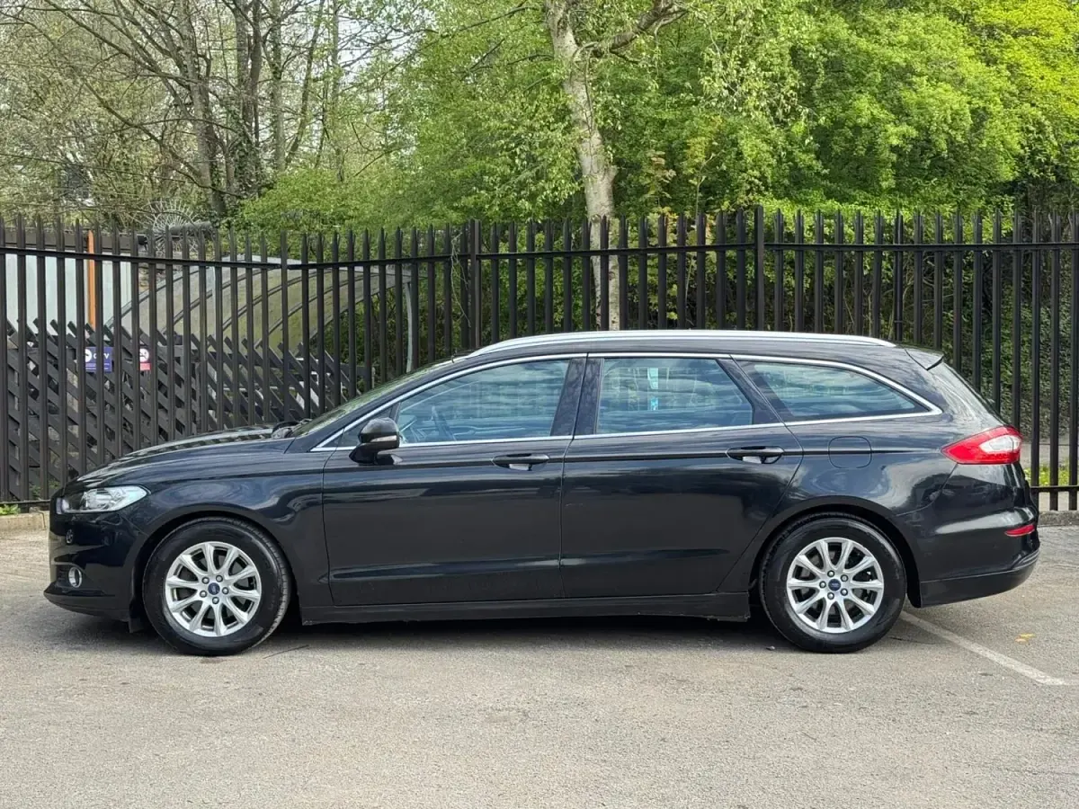 Begagnad Ford Mondeo Zetec 2015 Svart Kombi