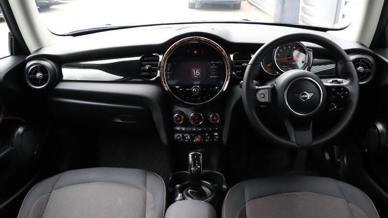 Begagnad Mini Cooper Classic 134 HK (98 kW) 2022 Grön Halvkombi