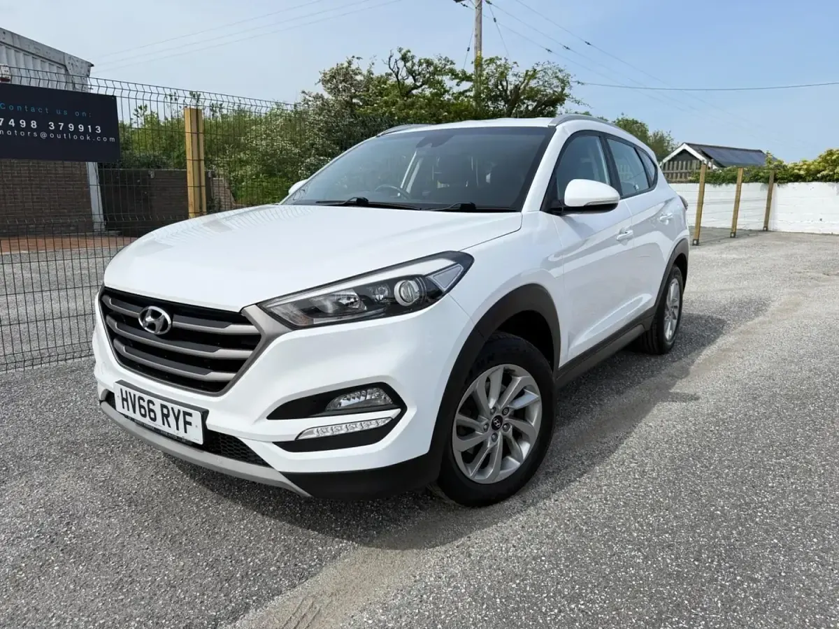 Used Hyundai Tucson SE 116 HP (85 kW) 2016 White SUV