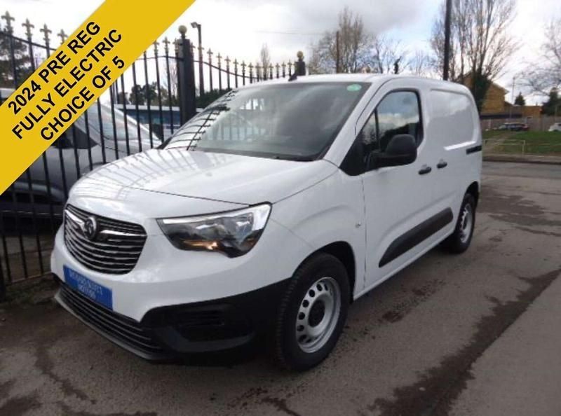 White Used 2024 Vauxhall Combo MPV | £15,588 (A bit pricey) - Image 1/4