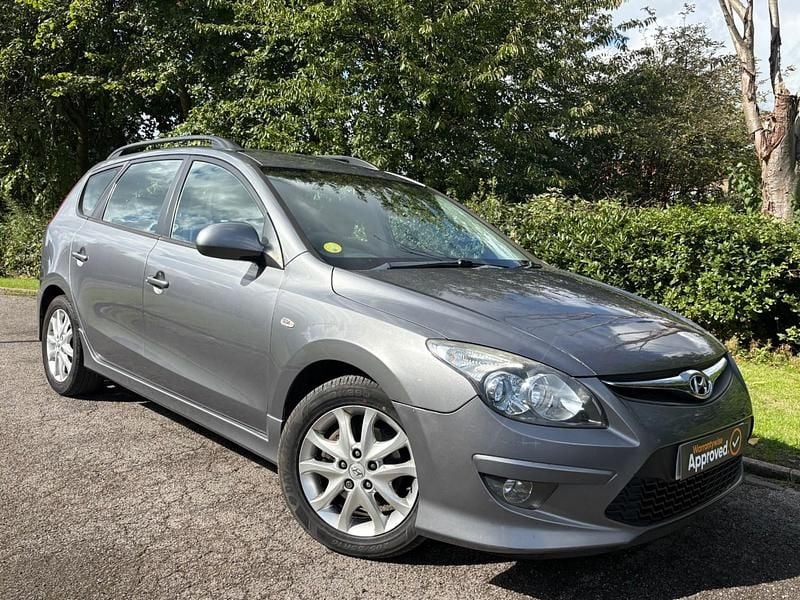 Grey Used 2011 Hyundai i30 Comfort Estate | £3,750 (Fair price) - Image 1/4
