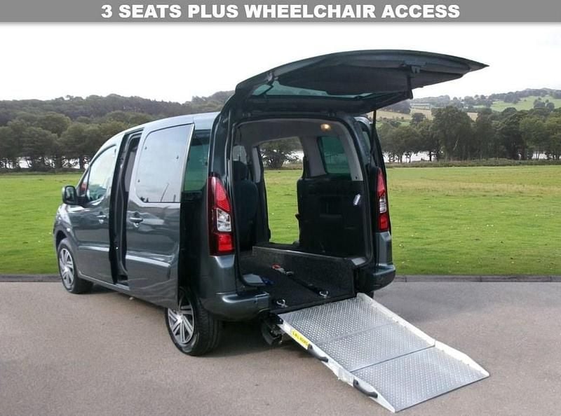 Used Citroën Berlingo Feel 100 HP (73 kW) 2019 Grey MPV