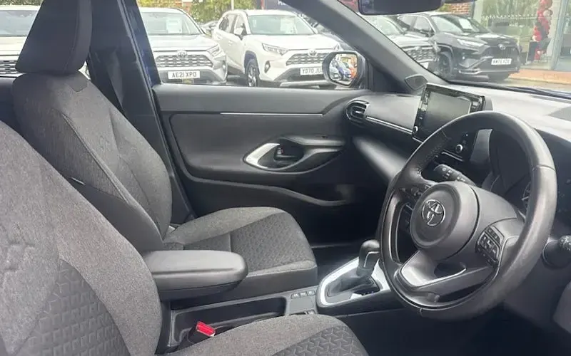 Used Toyota Yaris Cross Design 116 HP (85 kW) 2023 Blue SUV