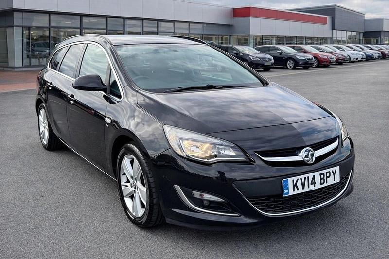 Used Vauxhall Astra SRi 136 HP (100 kW) 2014 Black Estate