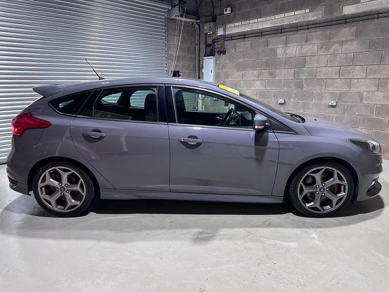 Used Ford Focus ST 250 HP (183 kW) 2015 Grey Hatchback