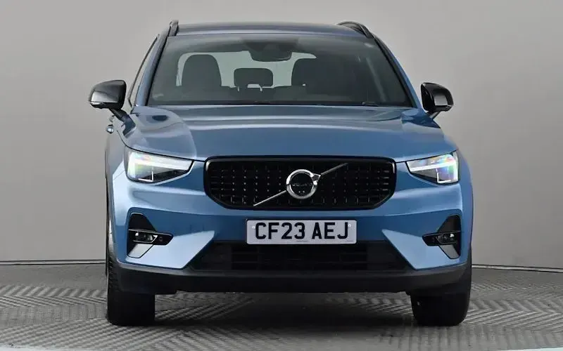 Used Volvo XC40 Plus 211 HP (155 kW) 2023 Blue SUV