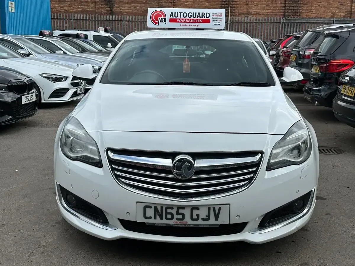 Used Vauxhall Insignia Edition 163 HP (119 kW) 2016 White Hatchback
