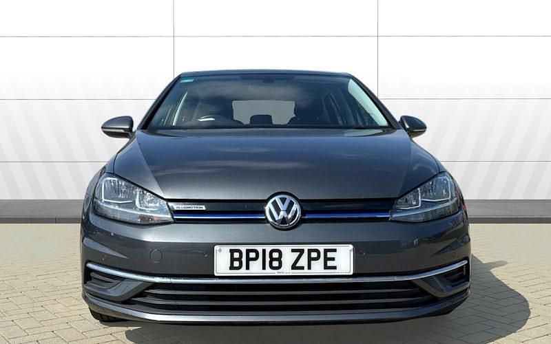 Używany VW Golf VII SE 131 KM (96 kW) 2018 Szary Hatchback