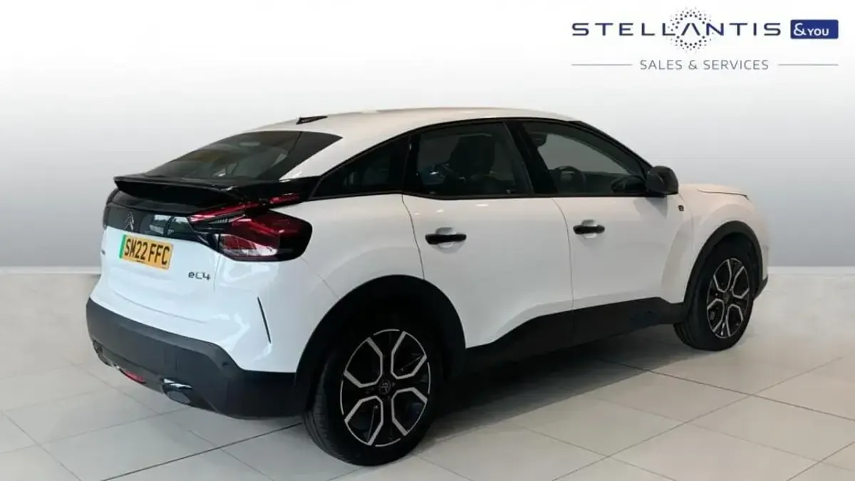 Używany Citroën e-C4 98 kW (134 KM) 2022 Biały Hatchback