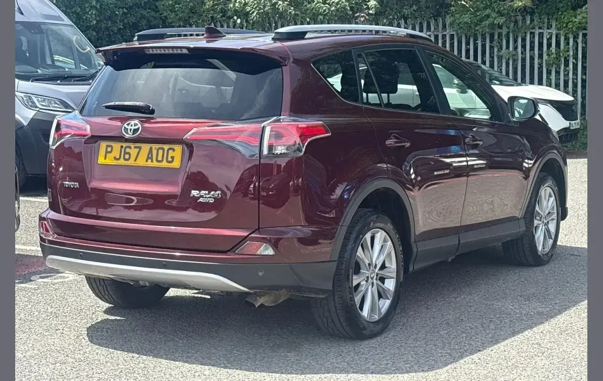 Used Toyota RAV4 149 HP (109 kW) 2017 Red SUV