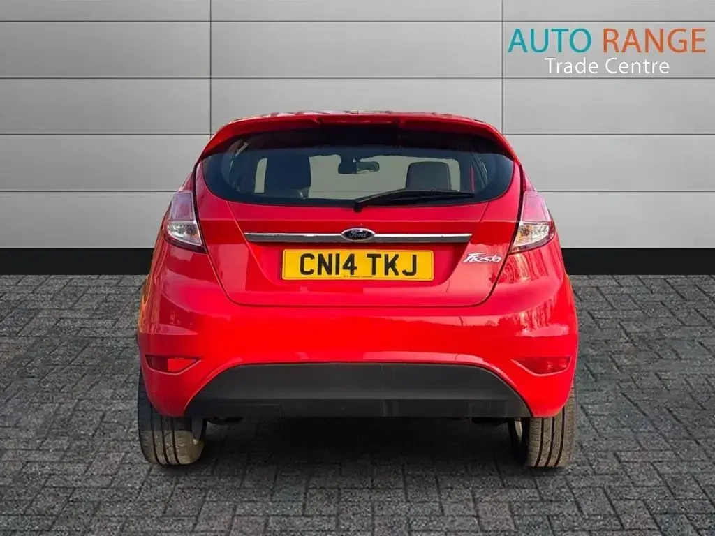 Begagnad Ford Fiesta Zetec 82 HK (60 kW) 2014 Röd Halvkombi