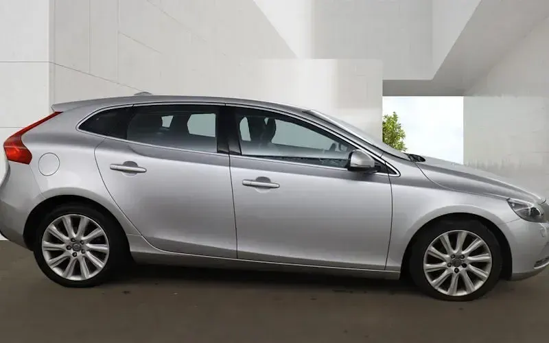 Used Volvo V40 SE Lux 114 HP (83 kW) 2015 Hatchback