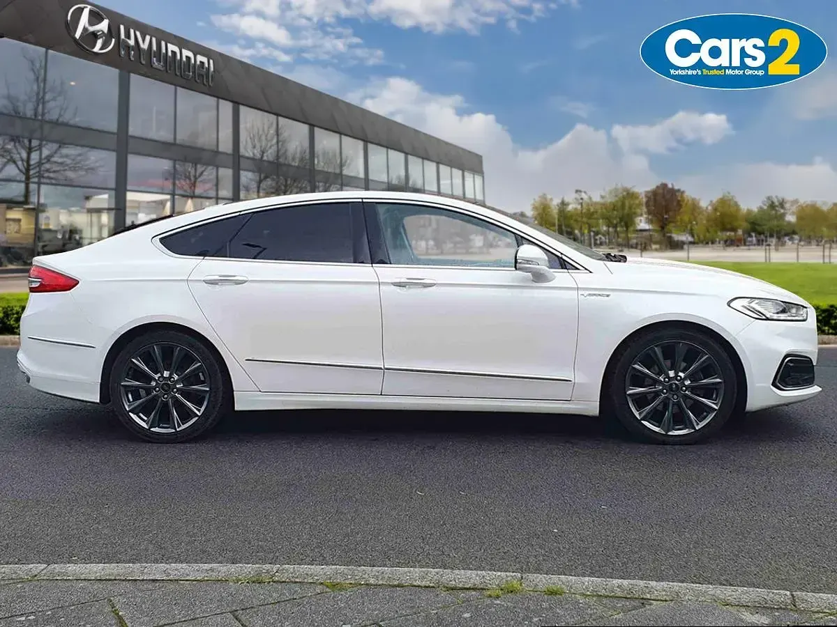 Used Ford Mondeo Vignale 187 HP (137 kW) 2019 White Hatchback