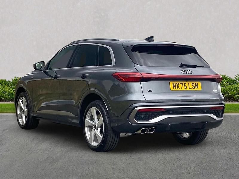 Second-hand Audi Q5 S-Line 204 CP (150 kW) 2025 Gri SUV