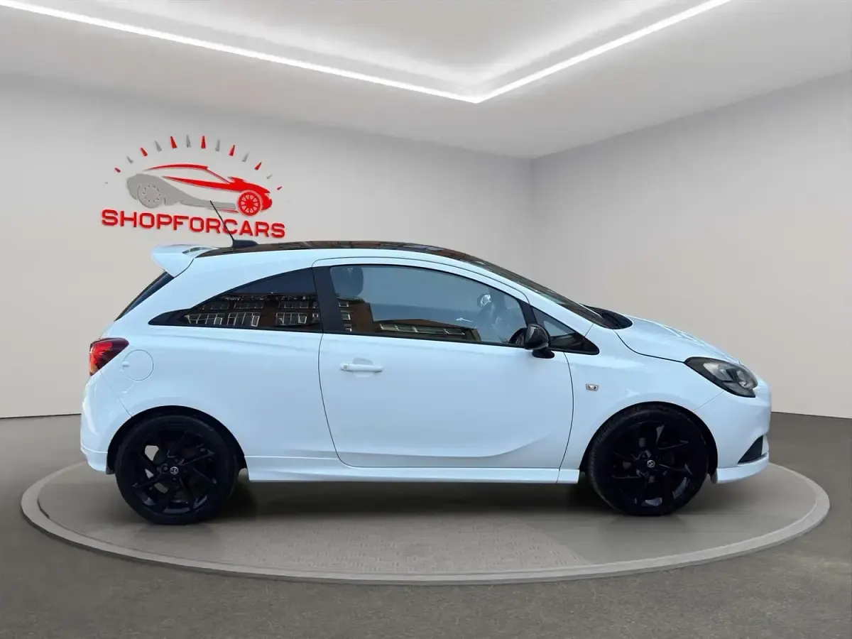 Used Vauxhall Corsa SRi 90 HP (66 kW) 2018 White Hatchback