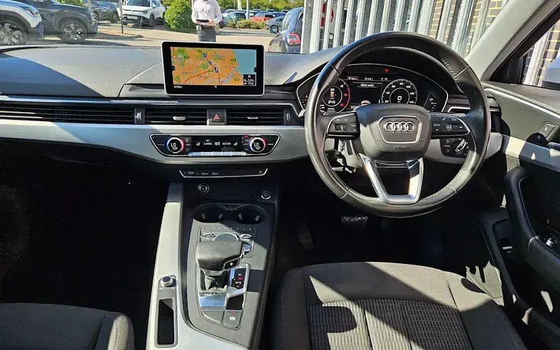 Used Audi A4 150 HP (110 kW) 2018 White Estate