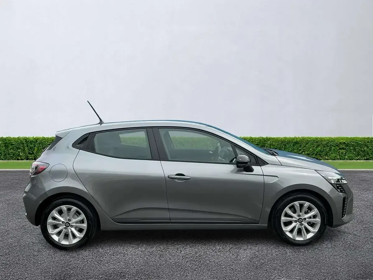 Used Renault Clio V Evolution 143 HP (105 kW) 2025 Grey Hatchback