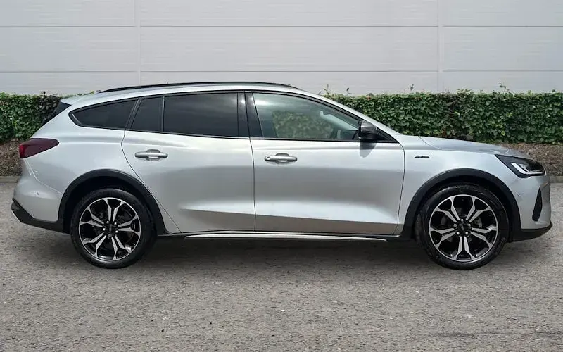 Used Ford Focus Active X 125 HP (91 kW) 2023 Silver Estate