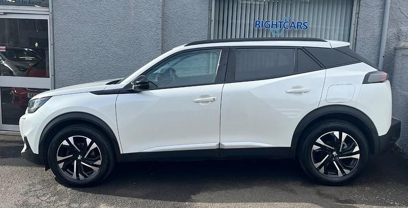 Second-hand Peugeot 2008 Allure Premium 2022 Alb SUV