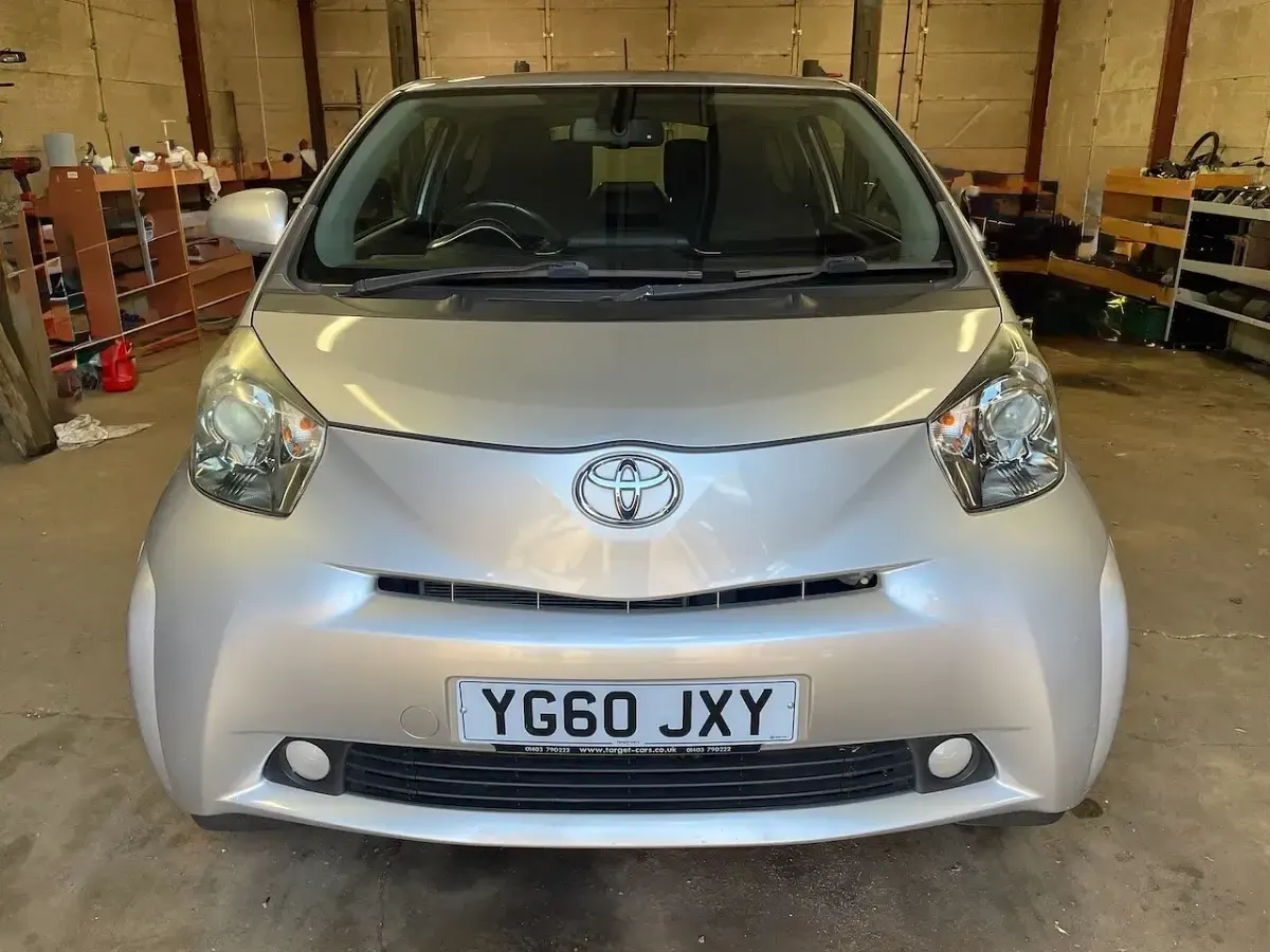 Used Toyota iQ 68 HP (50 kW) 2010 Silver Hatchback