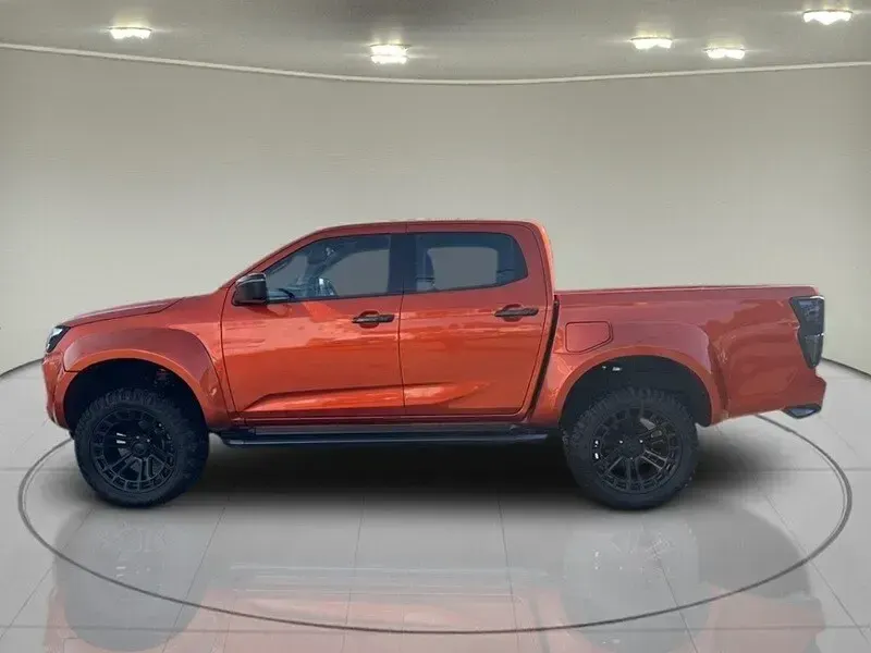 Used Isuzu Pick up 164 HP (120 kW) 2024 Orange Pickup
