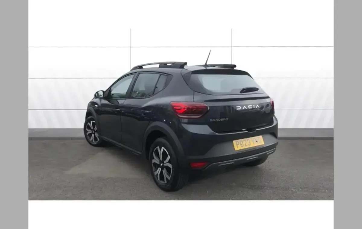 Usado Dacia Sandero Journey 91 CV (66 kW) 2022 Gris Utilitario