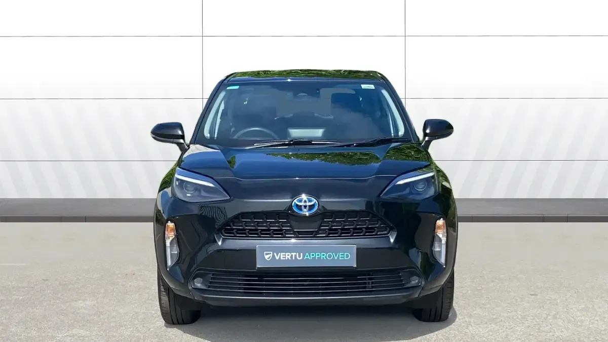 Used Toyota Yaris Hybrid 116 HP (85 kW) 2023 Black Estate