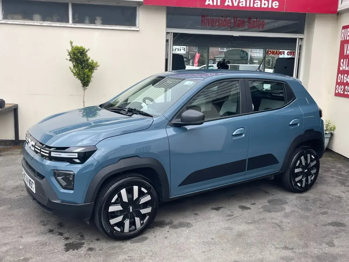 Używany Dacia Spring Expression 47 kW (65 KM) 2024 Niebieski Hatchback