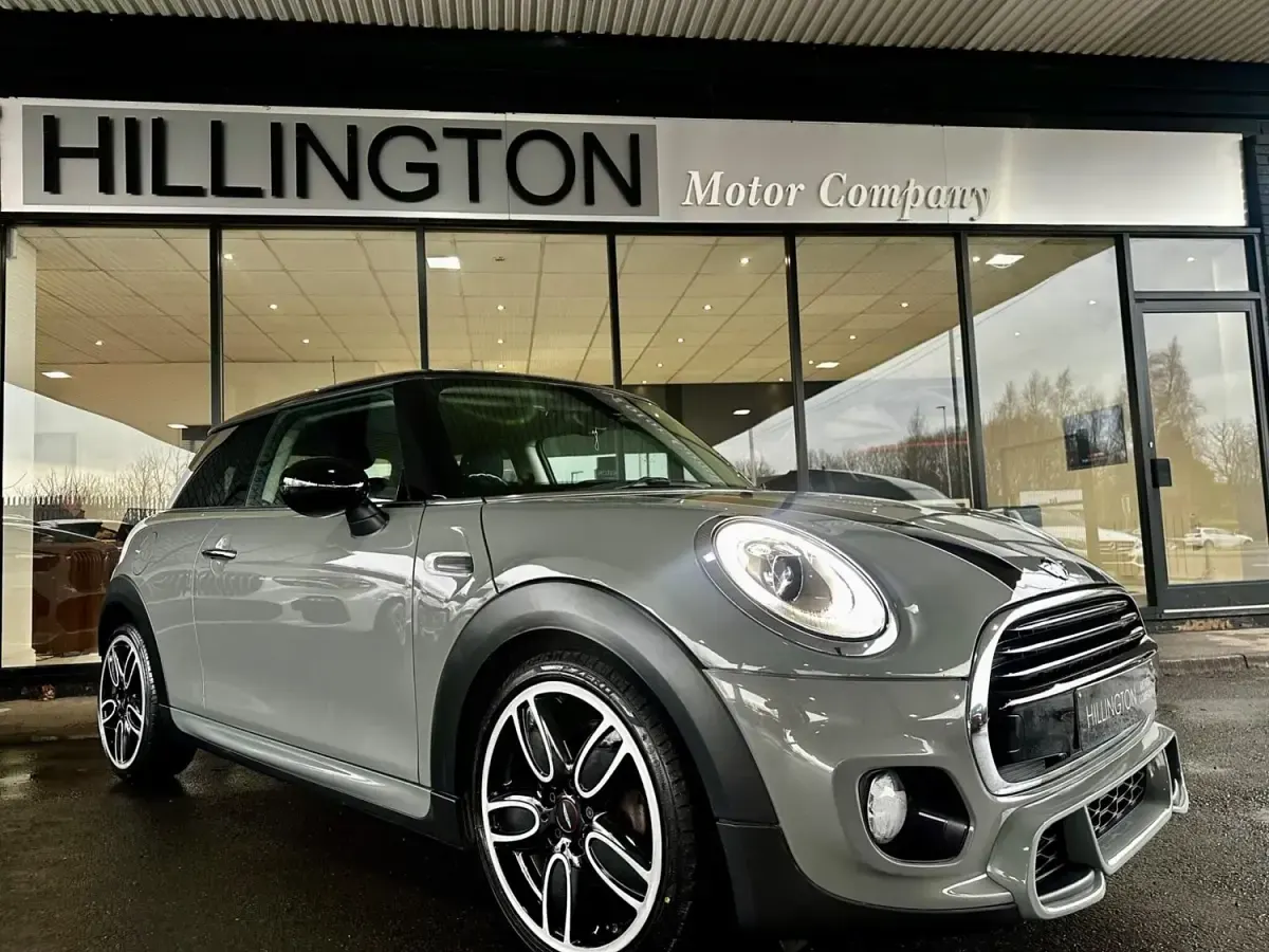 Usado Mini Cooper Hatch 136 CV (100 kW) 2018 Gris Utilitario