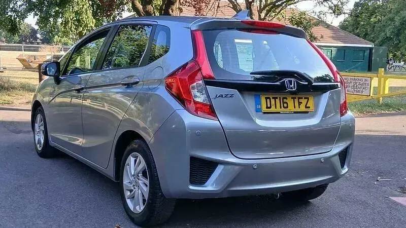 Used Honda Jazz SE 102 HP (75 kW) 2016 Silver Hatchback