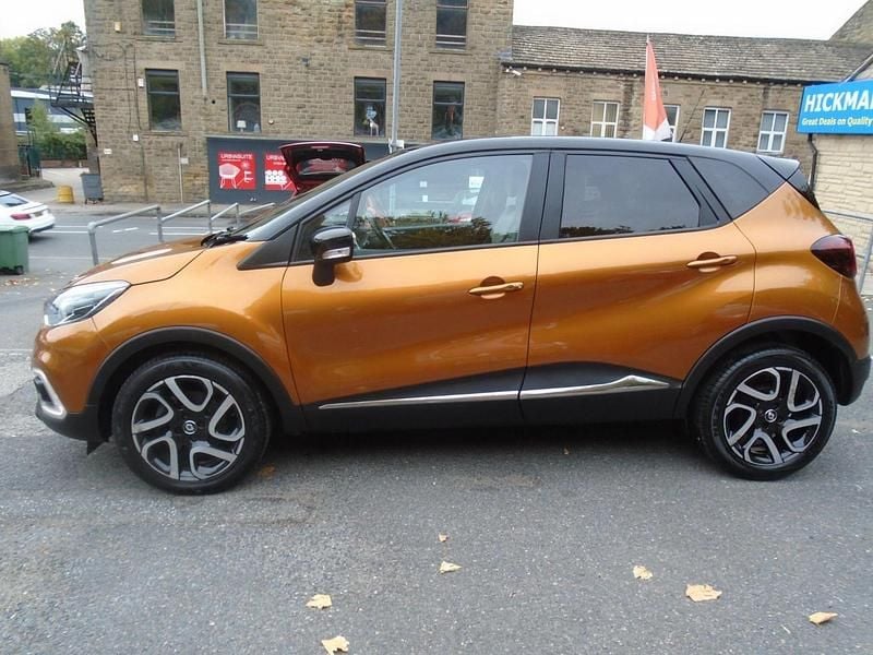 Used Renault Captur Iconic 2018 Orange/black SUV
